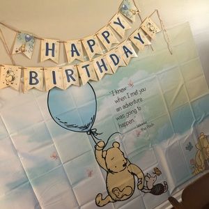 Winnie the Pooh Birthday banner and background.